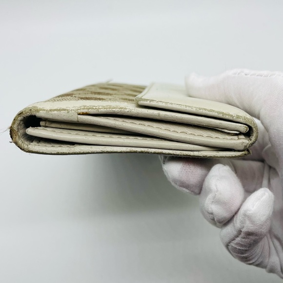 Gucci Beige and Brown Monogram Wallet - Picture 11 of 15